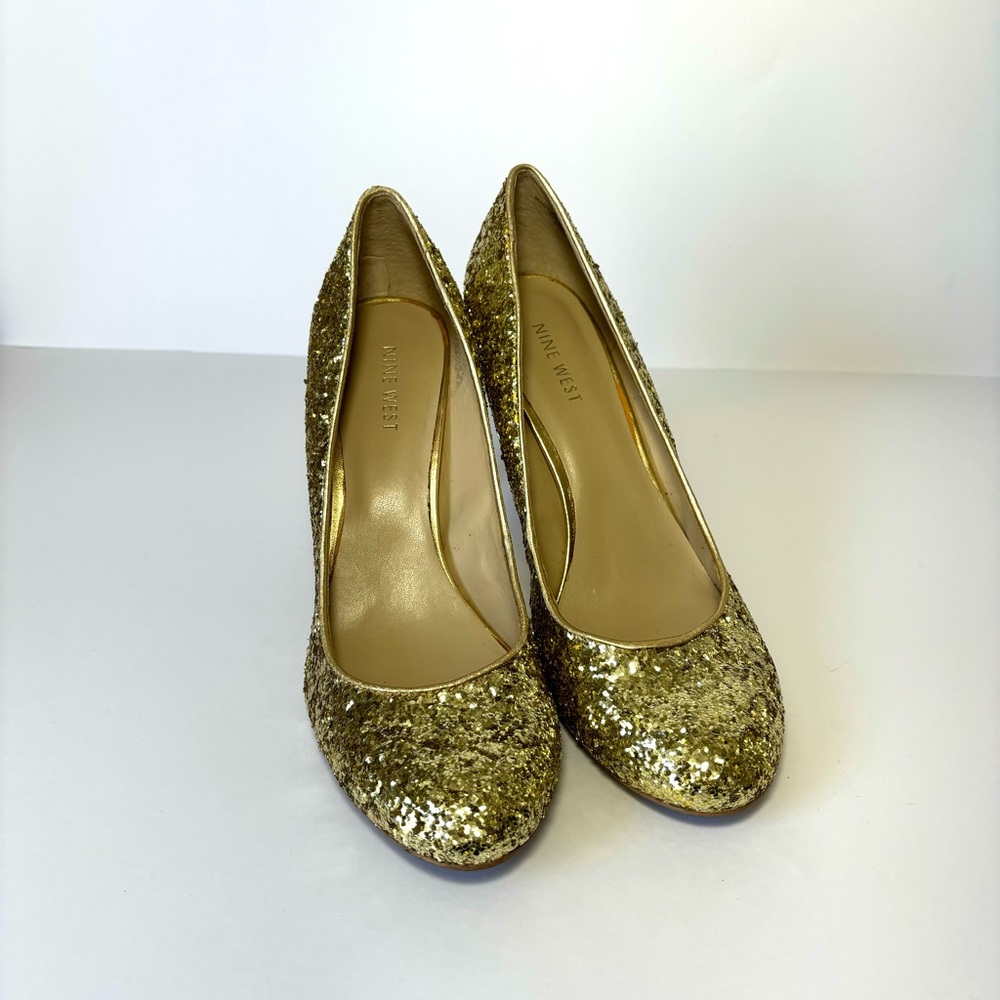 Nine West Gold Glitter Pumps Size 8 Caress 4” Heel Closed Toe Sparkly Formal